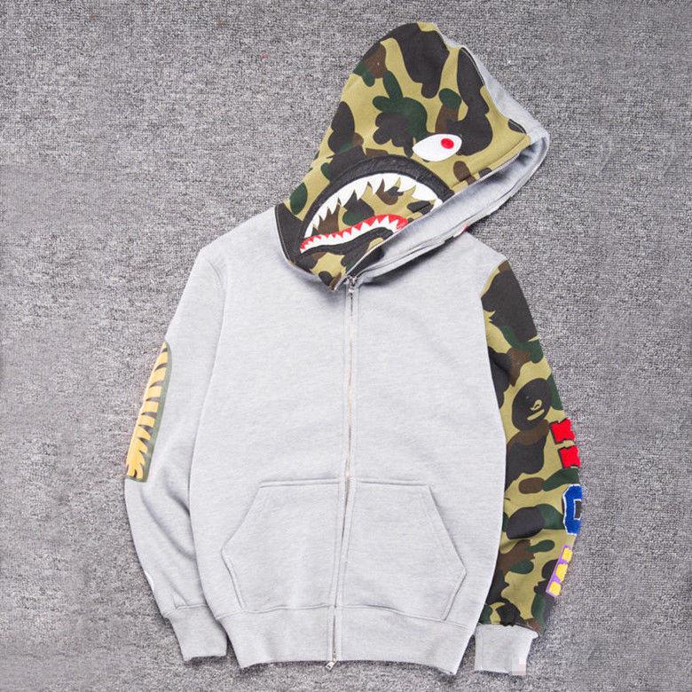 Sweat à capuche zippé tendance camouflage requin pour hommes et femmes, confectionné dans un tissu confortable en mélange de coton.