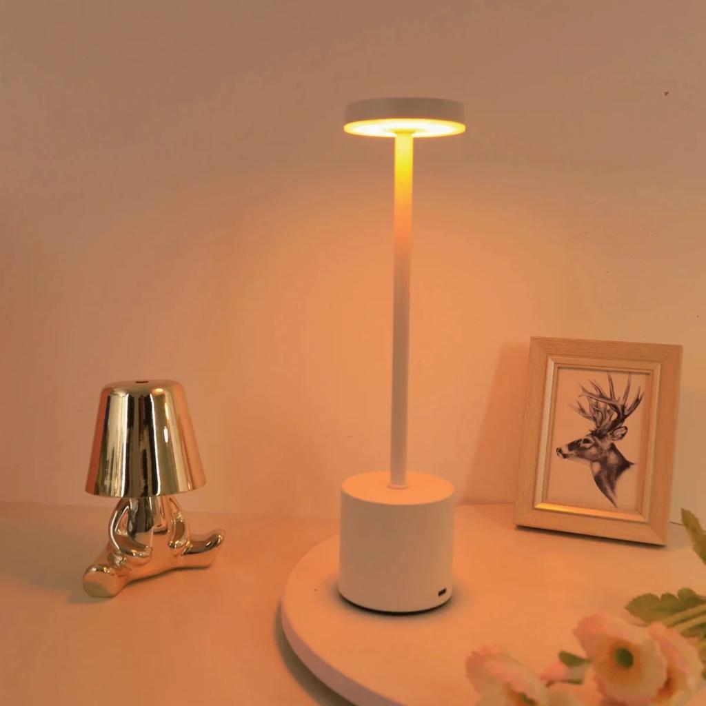 Enkel LED oppladbar berøringsmetall bordlampe tre farger sengekanten Creative Ambient Light Bar Utendørsdekorasjon Nattlys