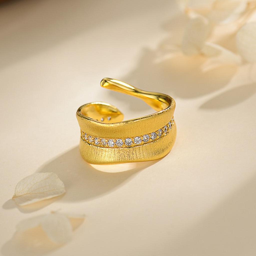 Stylish Curved Leaf Rings Alloy Materials Ergonomic Shape for Extended Wear Casual To Formal Outfits