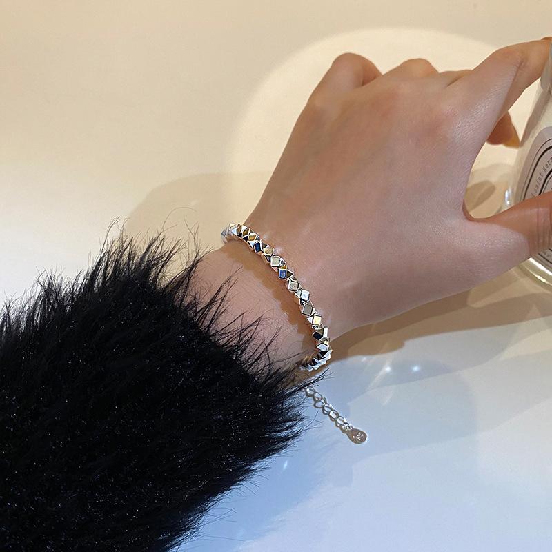 Сломанное серебряное ожерелье Женский нишевый дизайн Высококлассная цепочка для свитера Легкая роскошь Цепочка на шею Ромб Сломанное серебро Ключичная цепочка