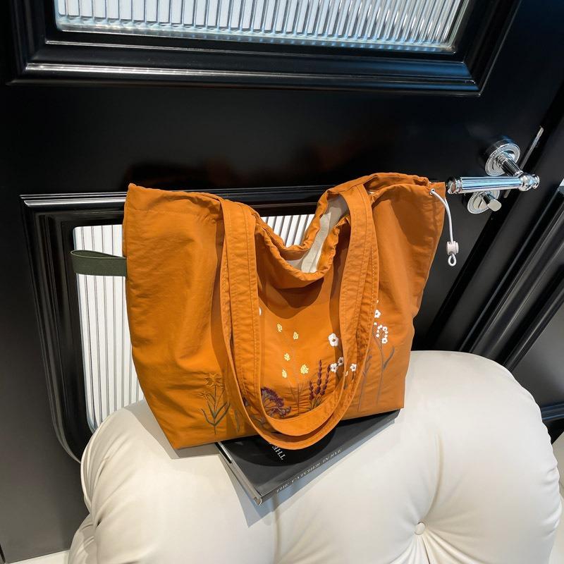 Summer new retro tote bag large capacity embroidered shoulder bundle mouth bag student class commuter bag
