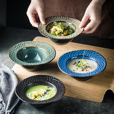 Teller im japanischen Stil Hotel Westliches Restaurant Tisch Suppenteller Tief Keramik Waben Hut Teller Pastagericht Salatschüssel