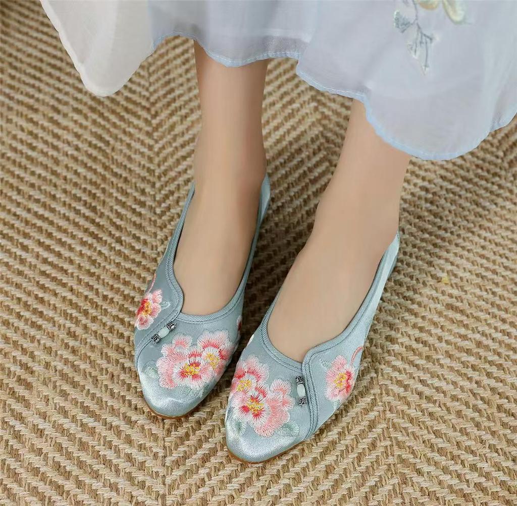 Woman's Chinese Traditional Flat Sole Embroidered Shoe Soft Sole Shallow Slip On Pointed Toe Silk Ethnic Style Cheongsam Shoes