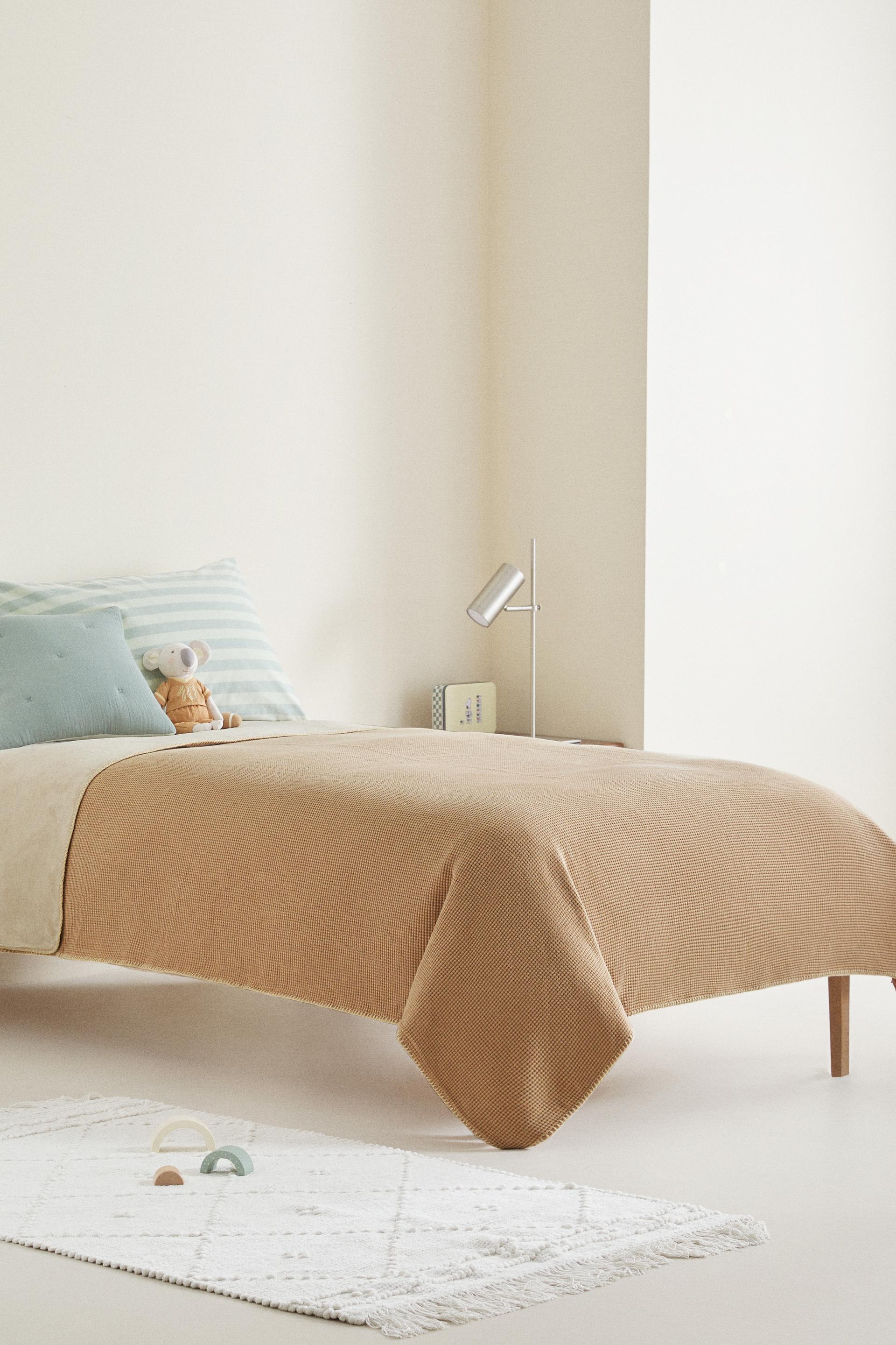 

ВАФЕЛЬНОЕ ТРИКОТАЖНОЕ ПОКРЫВАНИЕ