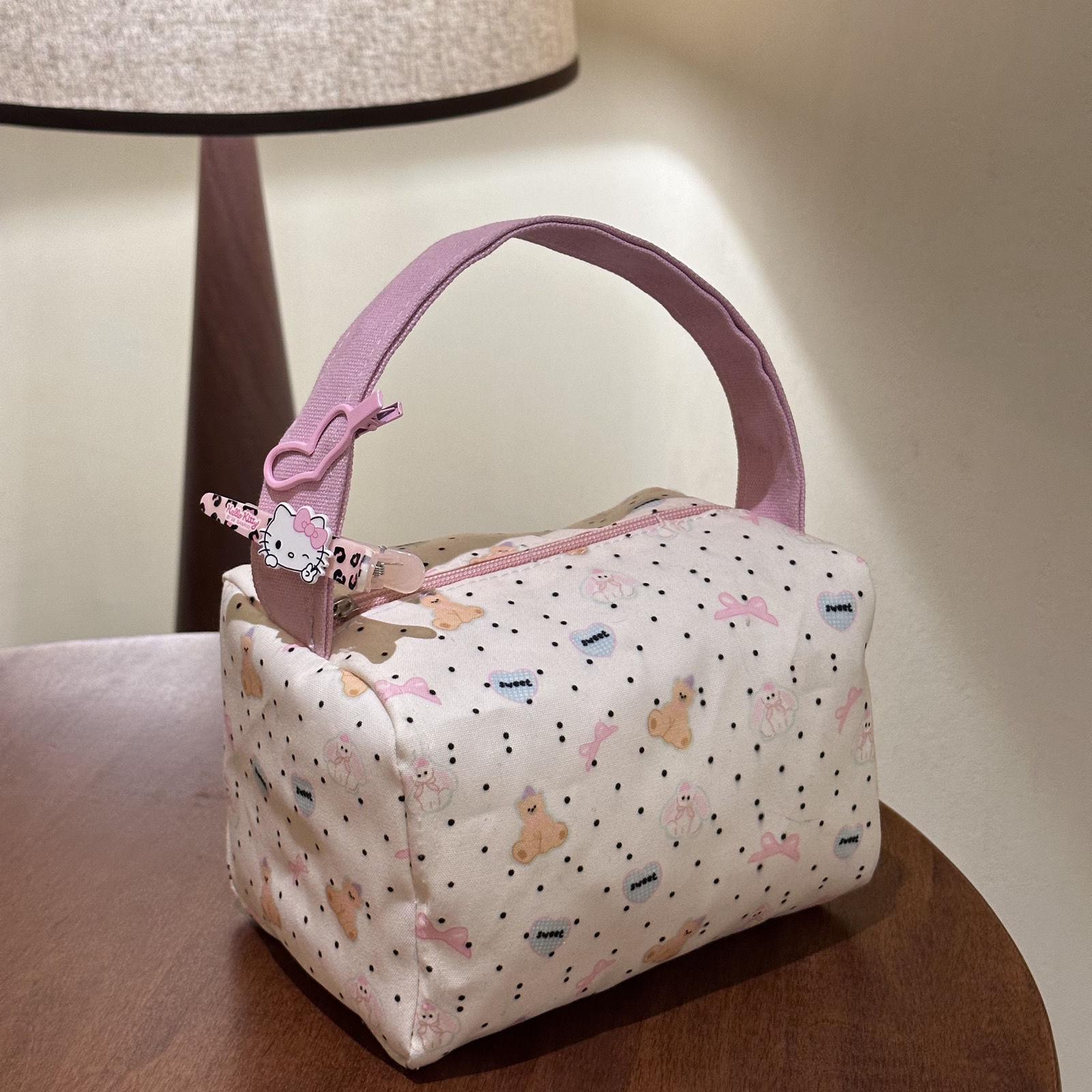 

Дорожная косметичка и несессер «Маленький медвежонок» – Просторный, Портативный, Трехмерный дизайн