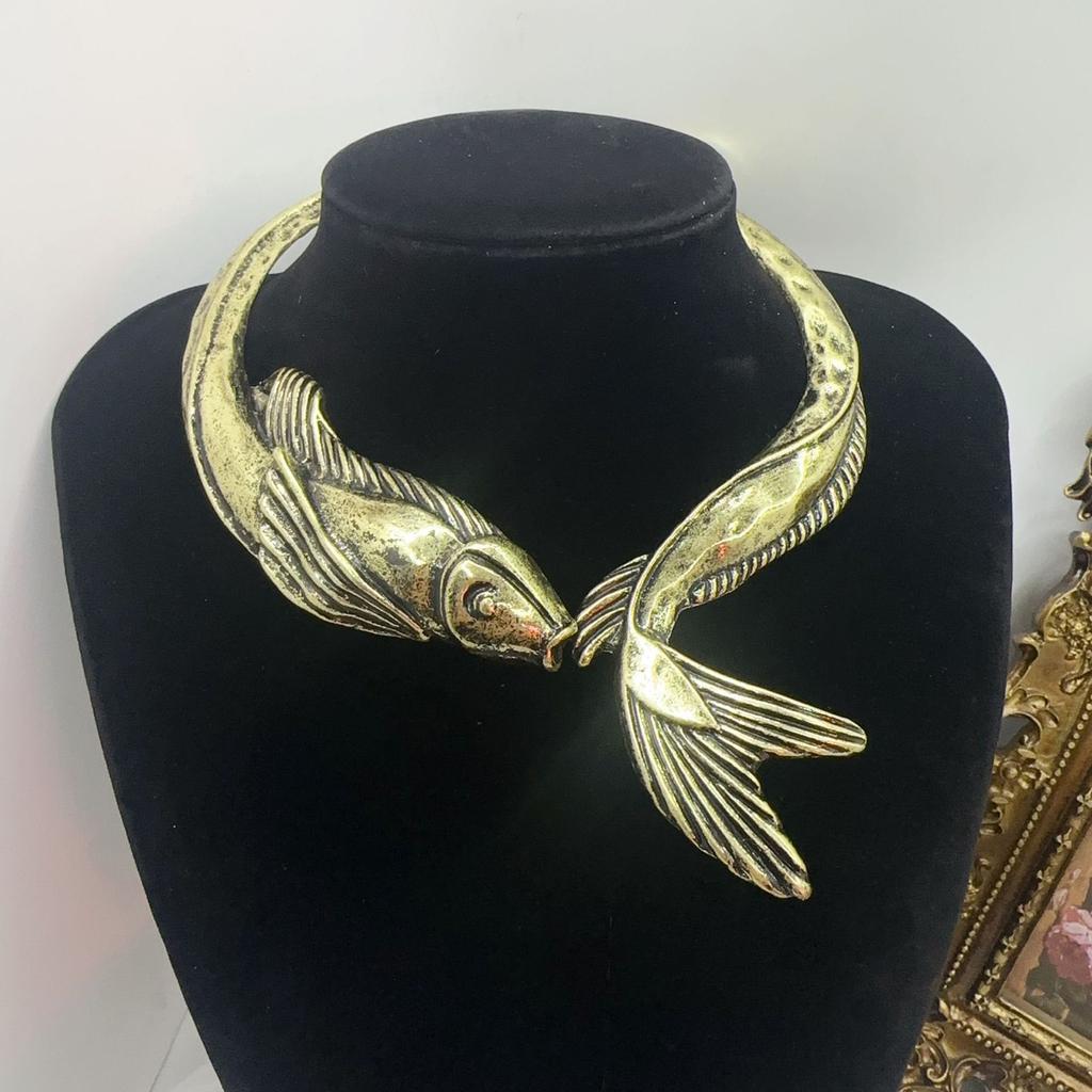 Iögonfallande Fisk Statement Halsband Överdimensionerat Fiskhalsband Legering Textur Unikt Halsband Kedja Smycken för Daglig Fest