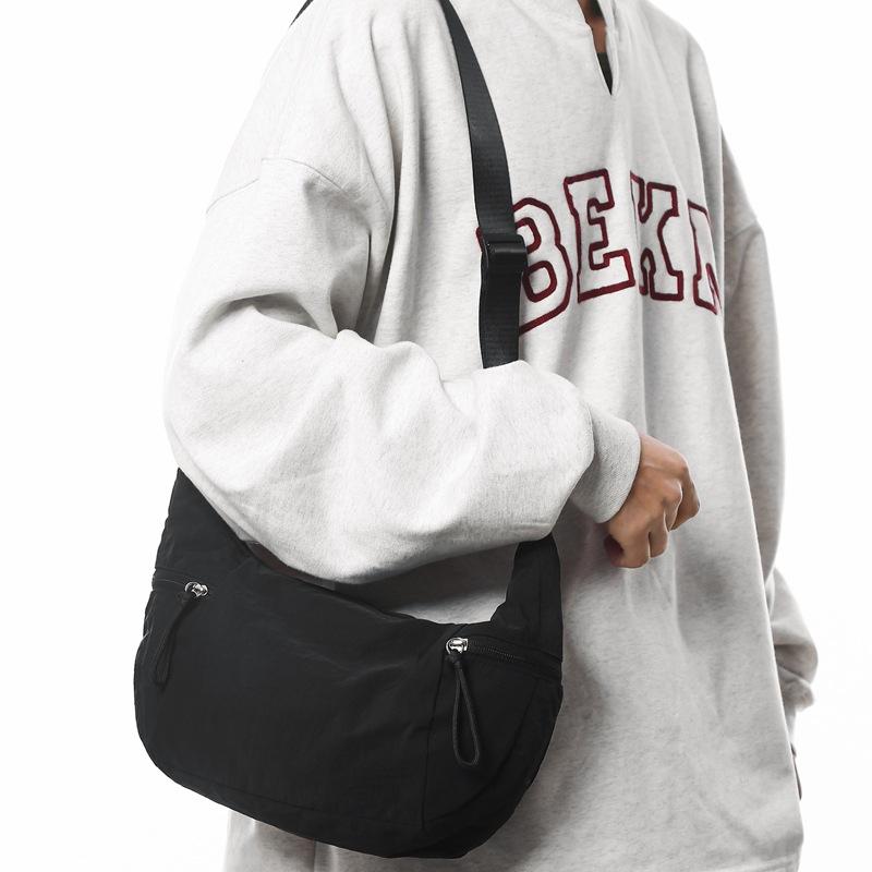 Crossbody Bag Men's and Women's Niche Simple Moon Bag Multi-pocket Commuter Casual Versatile Nylon Shoulder Bag