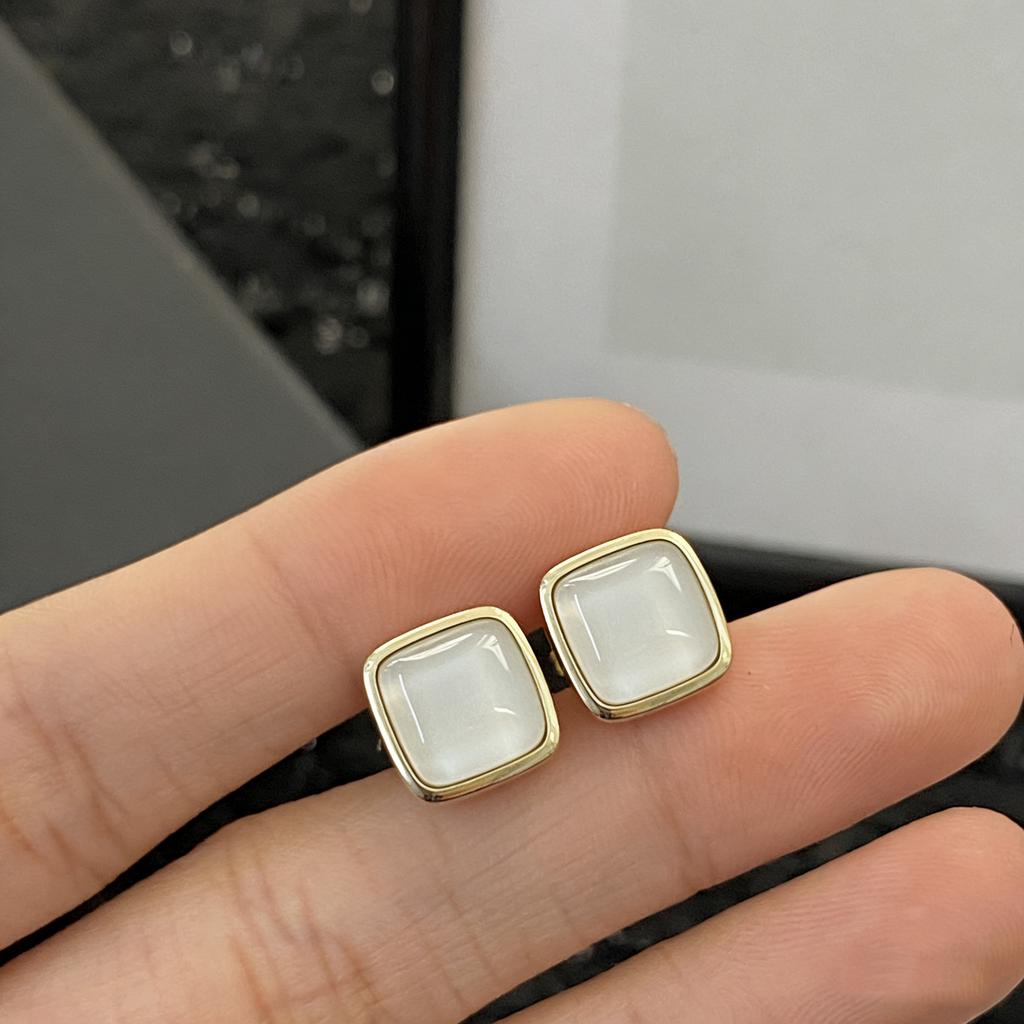 Vierfarbige Kristall-Quadrat-Ohrringe mit Nieten-Elementen Modisch und Exquisit Hochwertiger Kundenspezifischer Schmuck