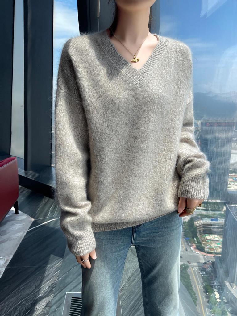Versatile Women's Cashmere Knit V-Neck Top - Loose Fit, Slimming, Warm for Autumn/Winter