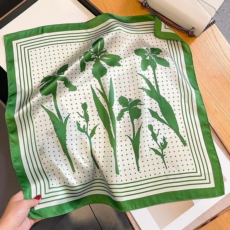 Nature Silk Neck Scarves Lady Foulard Lovely Strawberry Print Real Silk Square Scarf for Women Bag Ribbon Hairband Kerchief