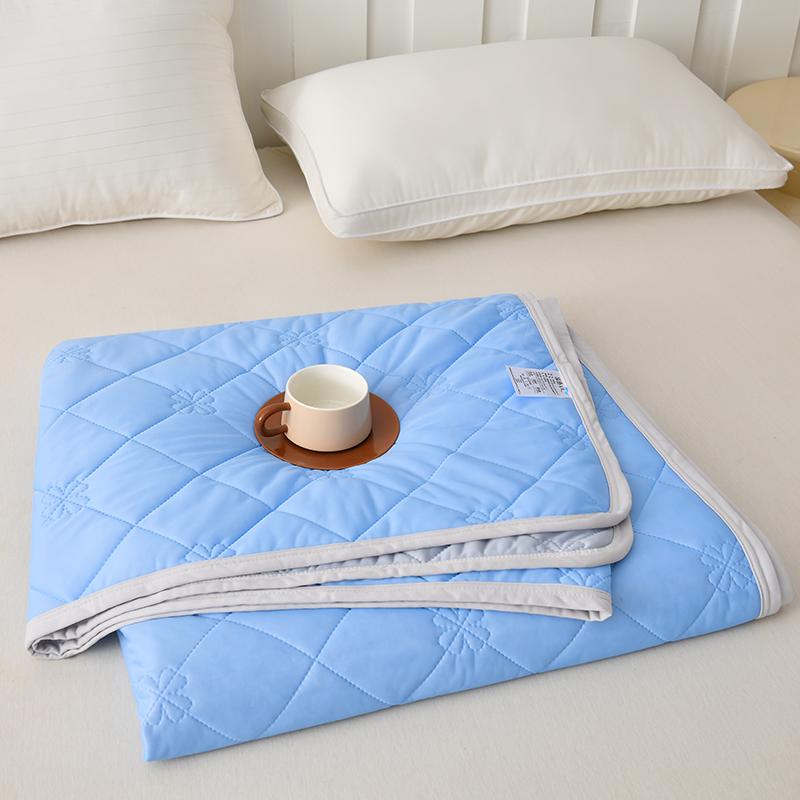 Natura Soft Cooling Comforter King Queen Breathable Cooling Blanket, Silky Smooth Summer Quilt For Night Sweats And Families