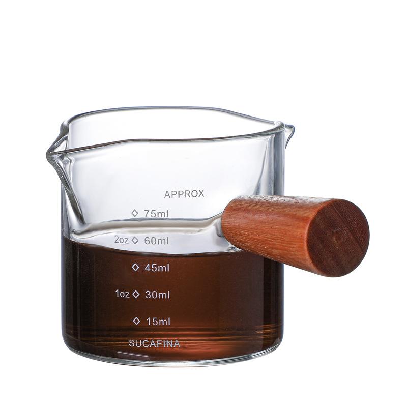 Einfacher und kreativer Kaffee-Messbecher aus transparentem Glas mit Holzgriff