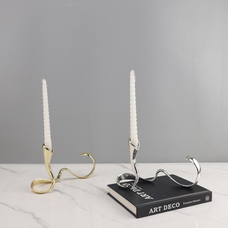 

Скандинавський геометричний металевий свічник-орнамент для декору вітальні або їдальні