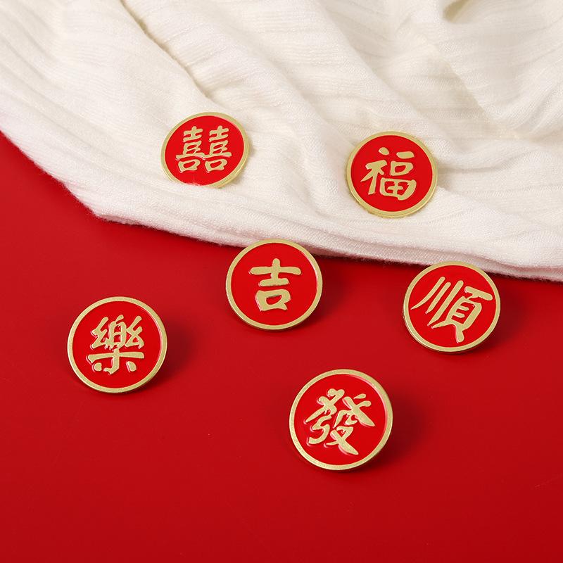 Red Beautifully Crafted Geometric Brooch Pin Durable Alloy For Looks Fashionable