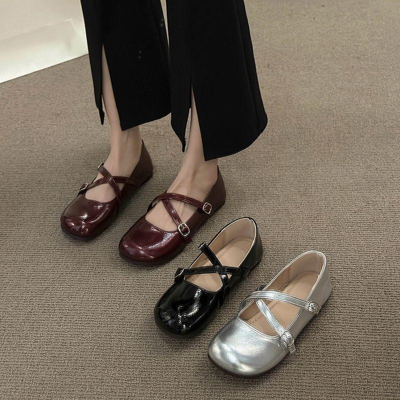 Soft-soled single shoes women's skirt Doudou shoes new shallow mouth flat bottom fashionable versatile grandma shoes women