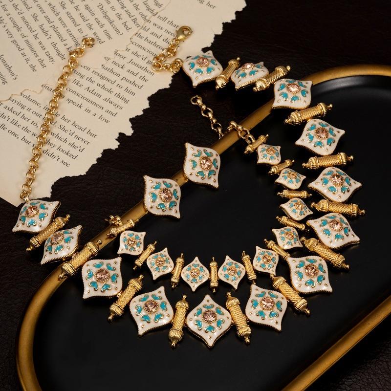 Vintage Bracelet With A Light Luxury High-end Feel Western Antique Heavy Industry Temperament European Elegant Court Style