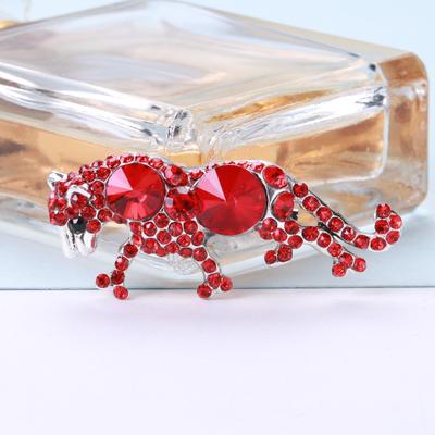 Hochwertige Handgemachte Strass-Gepard Brosche, Modischer Tier-Herren-Anstecker Schmuck Kragenpin Zubehör
