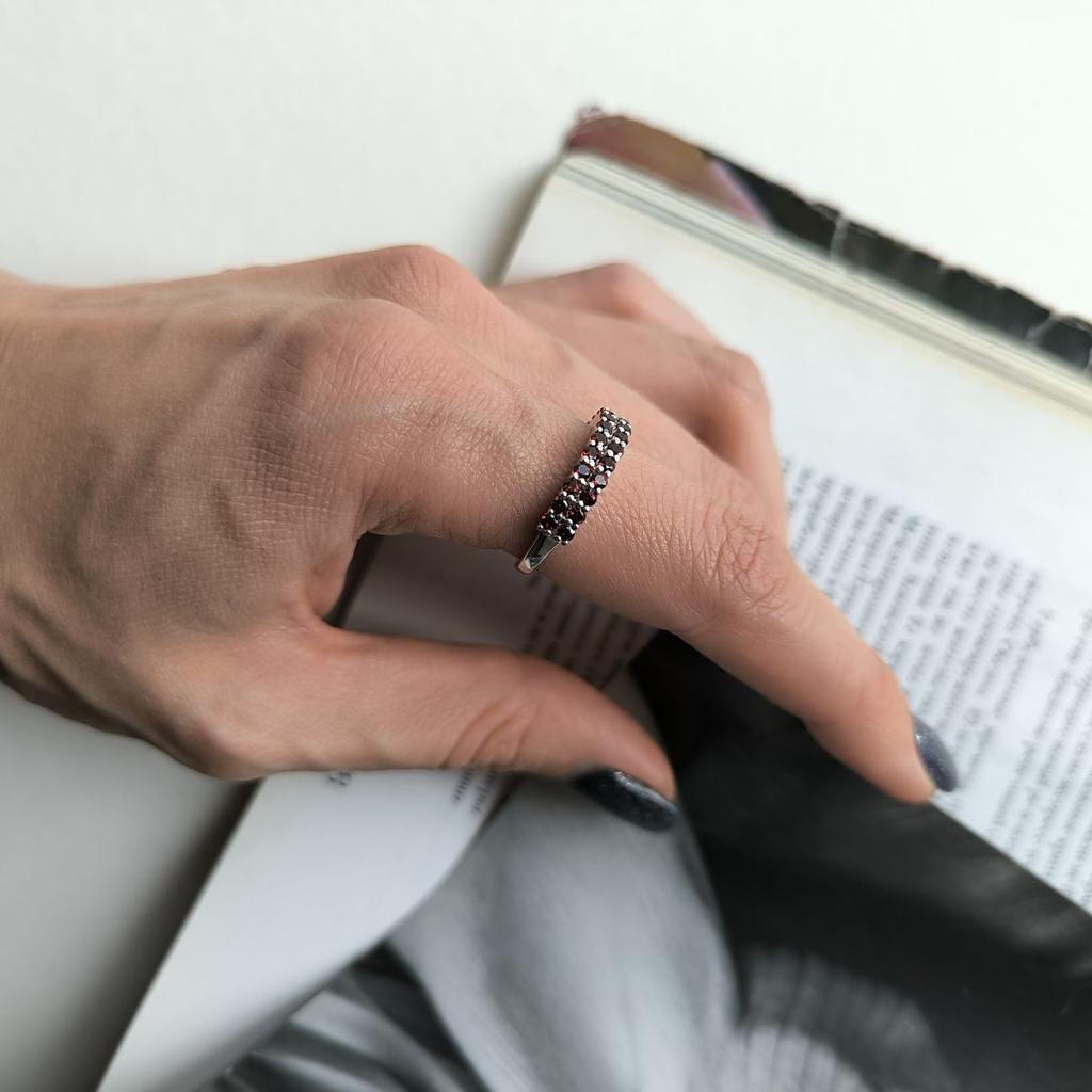 Серебряное кольцо с натуральным гранатом, вес изделия 2,84 гр (2182061)