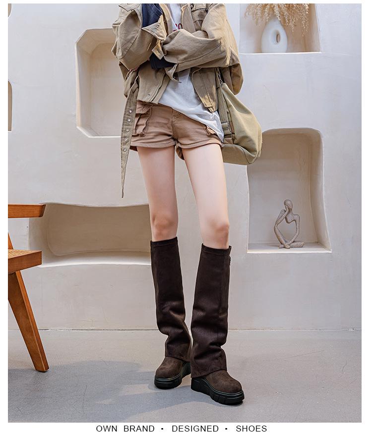 Botas Longas Detacháveis de Cano Alto com Manga Dupla: Design da Moda Feminina Outono/Inverno 2025 com Bico Aberto na Ponta.