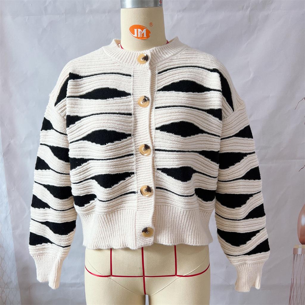 Irregular striped contrasting single breasted round neck short cardigan sweater jacket for women in autumn and winter 3556
