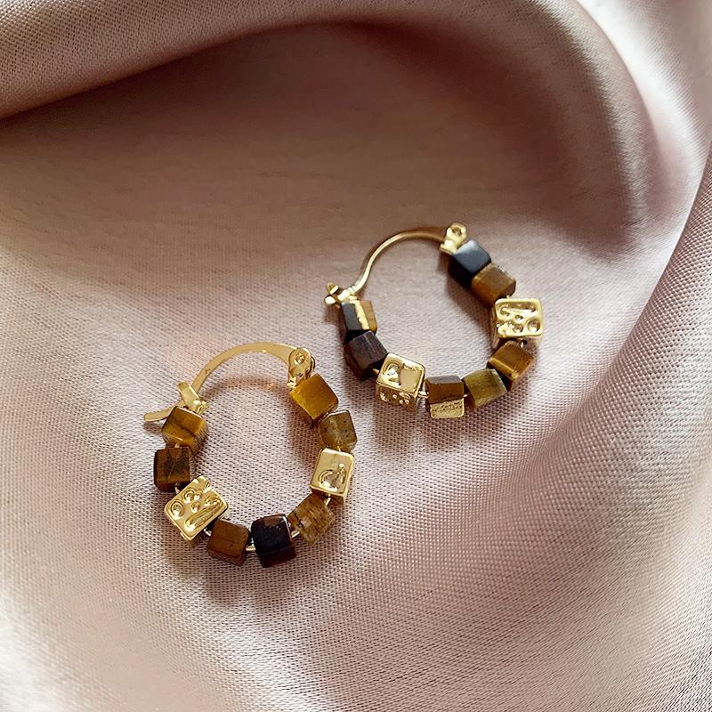 Maillard Retro Coffee Earrings Vintage Hong Kong Luxury Studs Chic Versatile Accessories for Women