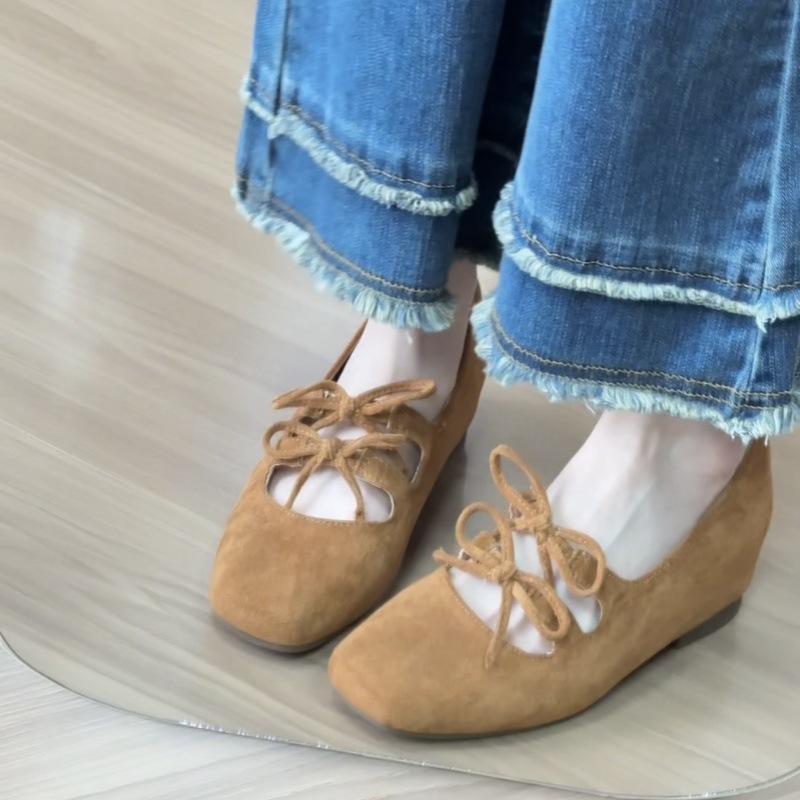 

Small man inner height increase 5cm pair of bow square head light mouth suede single shoes women s 2025 ballet Mary Jane shoes 40 коричневий