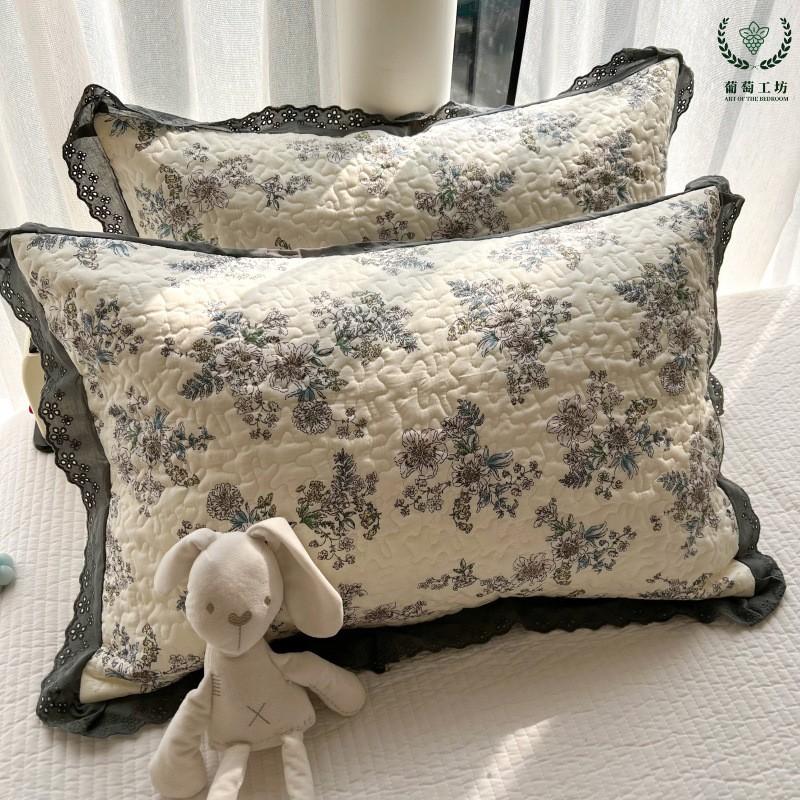

Quilted Pillowcases Set of 2 40x60cm Decorative Floral Print Cotton Blend Fabric with Lace Edge for Bedroom Sofa Cushion Covers One Size бежевый