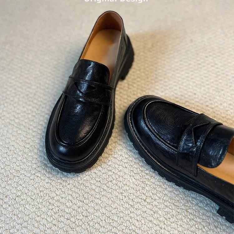 Sheepskin commuting thick-soled loafers women's retro British style round head one pedal simple professional small leather shoes are not tired