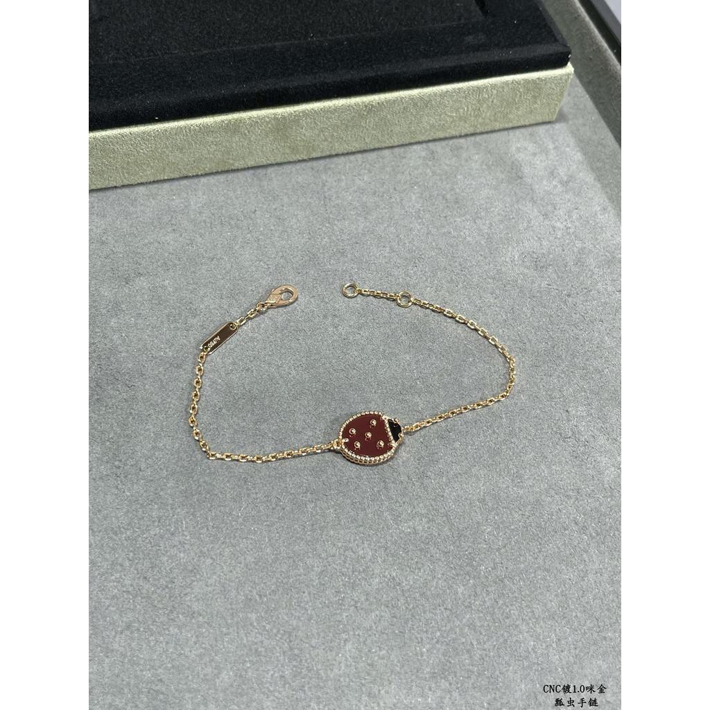 

Инкрустированная бриллиантами работа V Золотой материал Классический и модный стиль Изумруды и оникс Унисекс стили Могут носить как мужчины, так и женщины