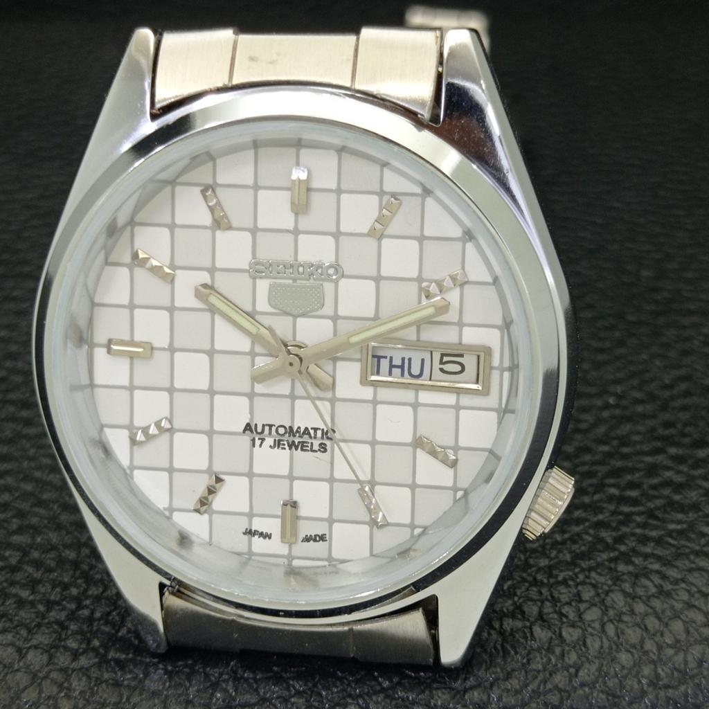 REFURBISHED AUTOMATIC SEIKO 5 MENS WATCH JAPAN MADE WHITE DIAL CUSTOM A440137-2 QV90-a440137