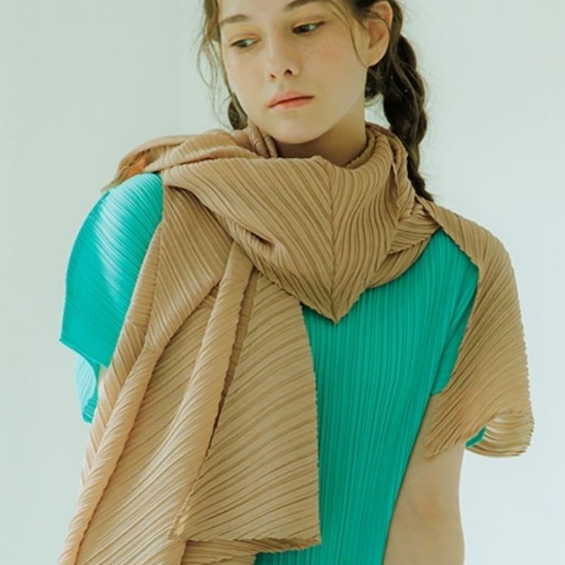 

FINE PLEATS Pleated Big Scarf Beige FREE
