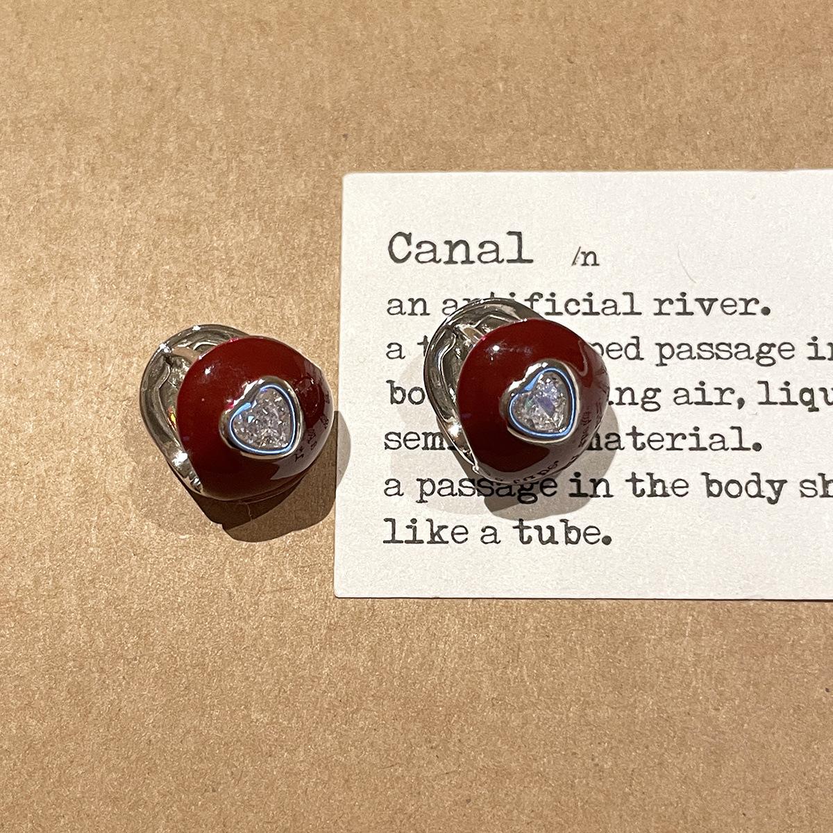 

Autumn and winter versatile Ankola red earrings women s exquisite niche high-end sense retro temperament love zircon ear buckles new models copper