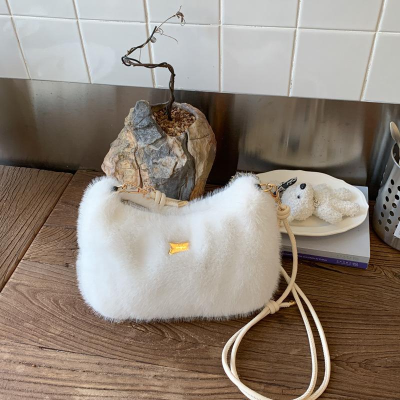 Plush bag women's 2025 autumn and winter niche plush shoulder bag popular fashion commuter messenger small square bag