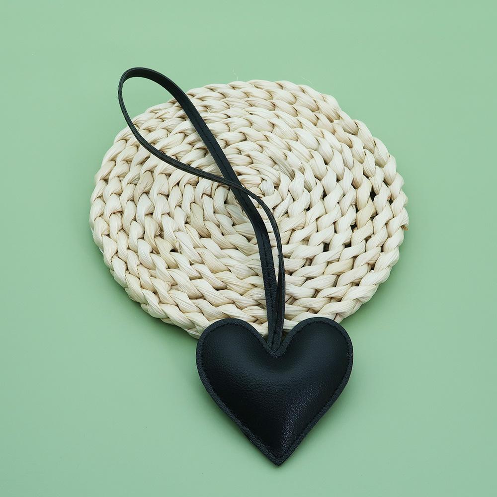 Custom Leather 3D Peach Heart Keychain Bag Pendant Love Hand Rope Personalized Couple Backpack Pendant Gift