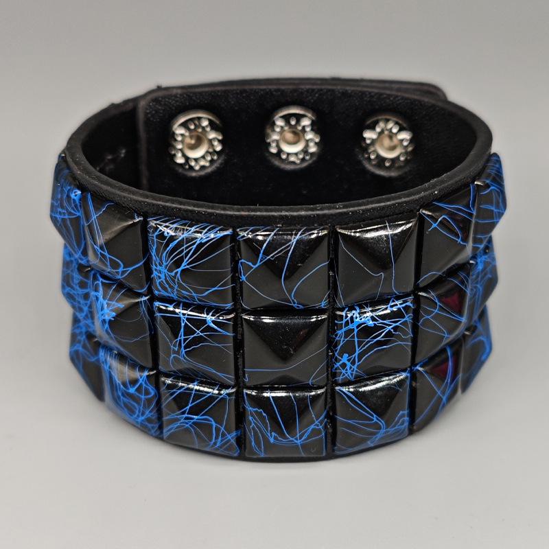 Europäisch-Amerikanisches Punk Niet Mehrfarbiges Lederarmband – Herren Breiter PU Armreif