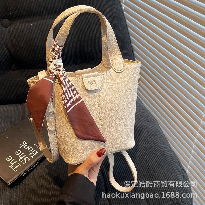 Premium Sense Small Bag Women 2025 New Fashion Versatile Explosion Vegetable Basket Portable Bucket Bag Texture Messenger Bag