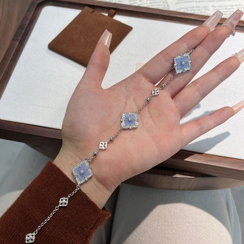 Italienischer Retro Hofstil Buchi Fenstergitter Lila Chalcedon Kiefer Vierblättriges Kleeblatt Set Halskette Armband Ohrringe Live-Stream