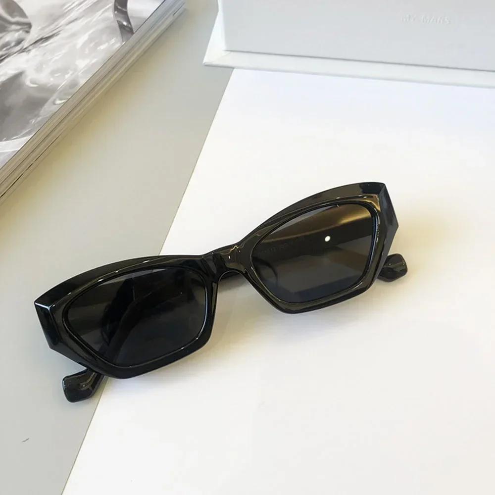 Women Fashion Personalized Sunglasses Rectangle Small Frame Vintage Classic Designer UV400 Travel Eyewear Shades