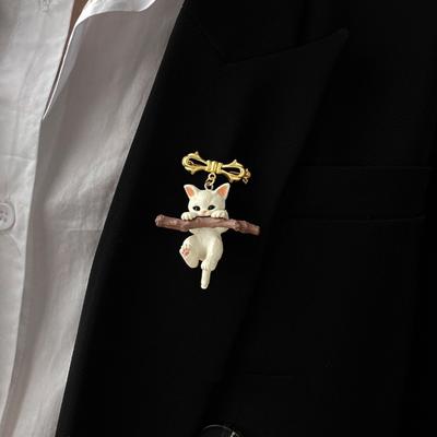 Cute Kitten Hugging Branches, Cat Three-Dimensional Brooch, Student Shoes, Bags, Accessories, Badge, Badge.