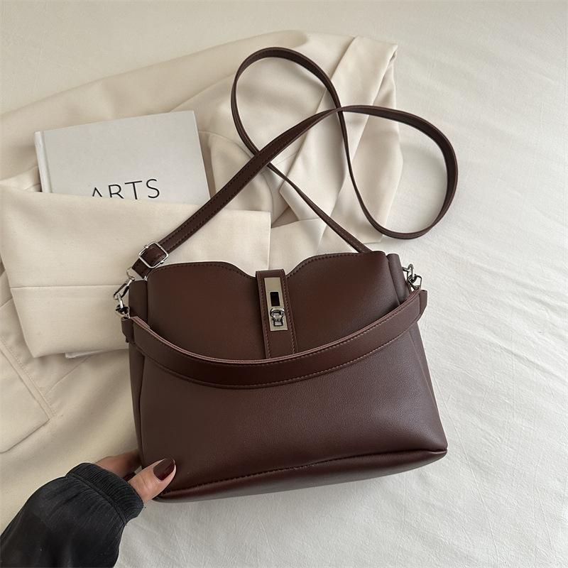 

Сумка-ведро большой вместимости 2025 новая модная универсальная на плечо через плечо из мягкой кожи, высококлассная, с широким плечевым ремнем, подмышечная сумка