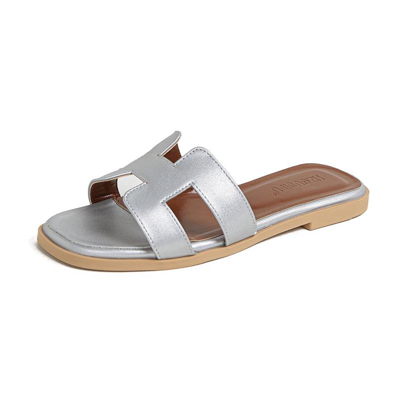2025 New Trendy Women's Outdoor Sandals: Stylish Spring/Summer Versatile Beach Flats