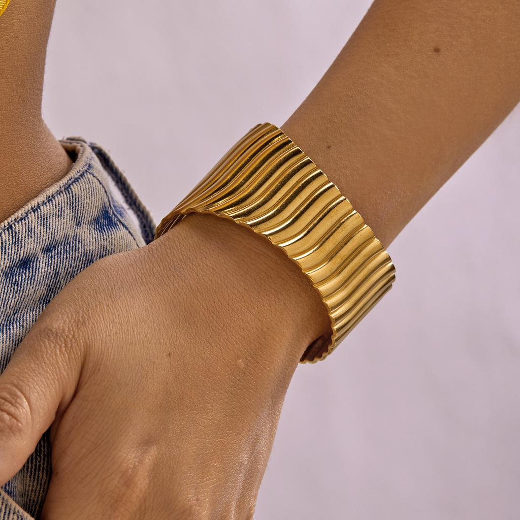 Stainless Steel Ocean Series Wide Bangles for Women Gold Color Metal Shell Starfish Wave Open Cuff Bracelet Beach Party Jewelry