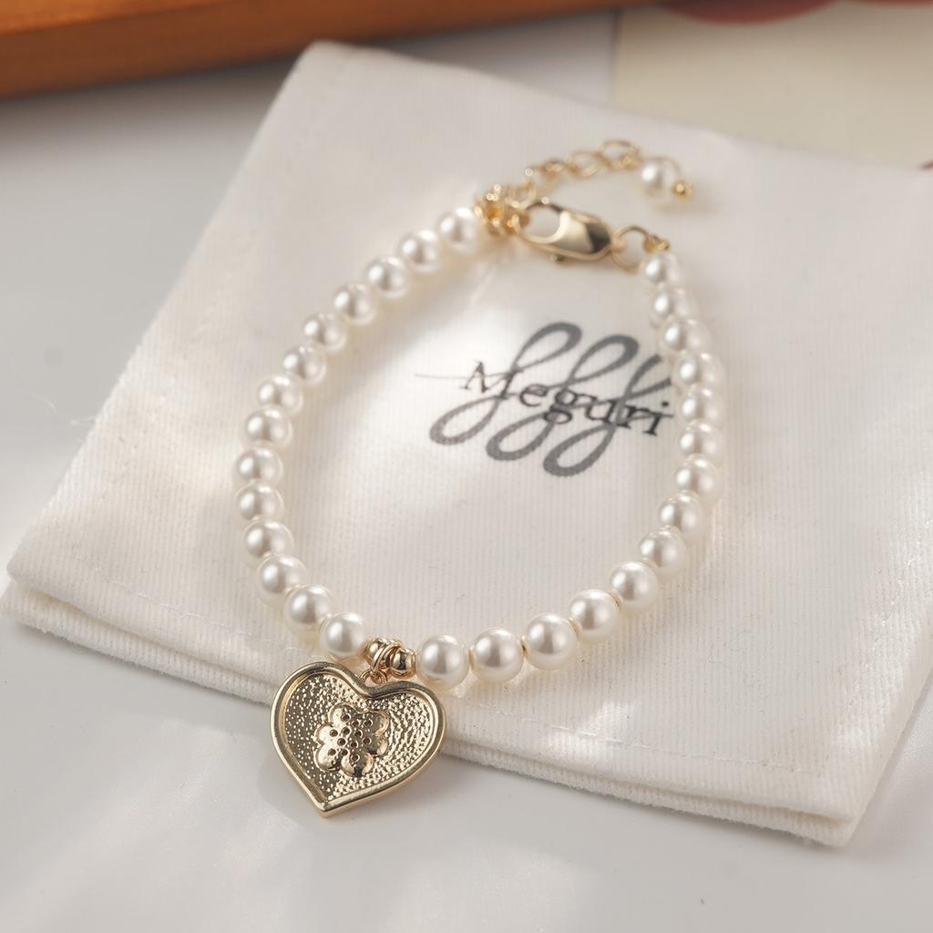 Retro fashion natural pearl bracelet ins girlfriend with the same beaded simple light luxury niche love pendant bracelet