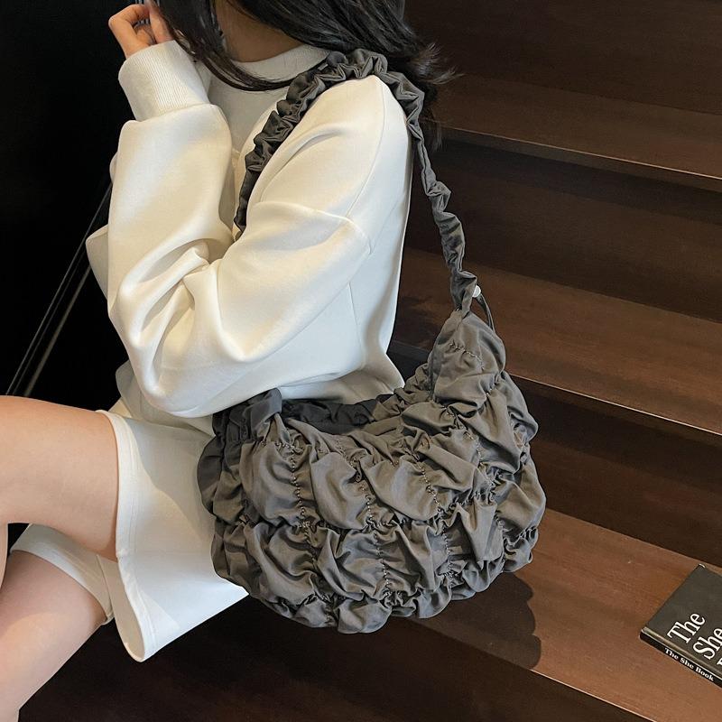 New versatile pleated cloud bag women's underarm bag niche hand carry bubble bag shoulder messenger bag