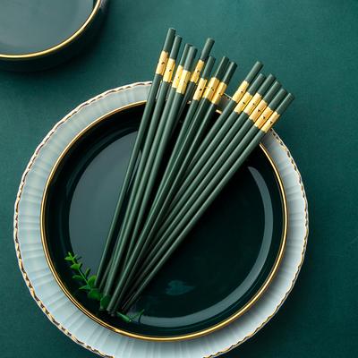 Grünes Essstäbchen-Set, wiederverwendbar, 5 Paar, koreanische Essstäbchen, gesundes Küchengeschirr aus Metalllegierung