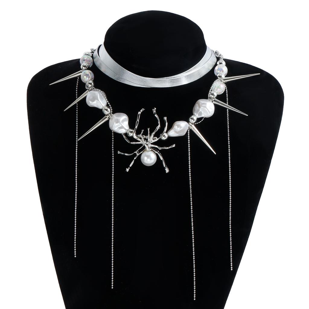Silver leather spider fringed collarbone chain Y1K subculture light luxury niche Spice Girl necklace