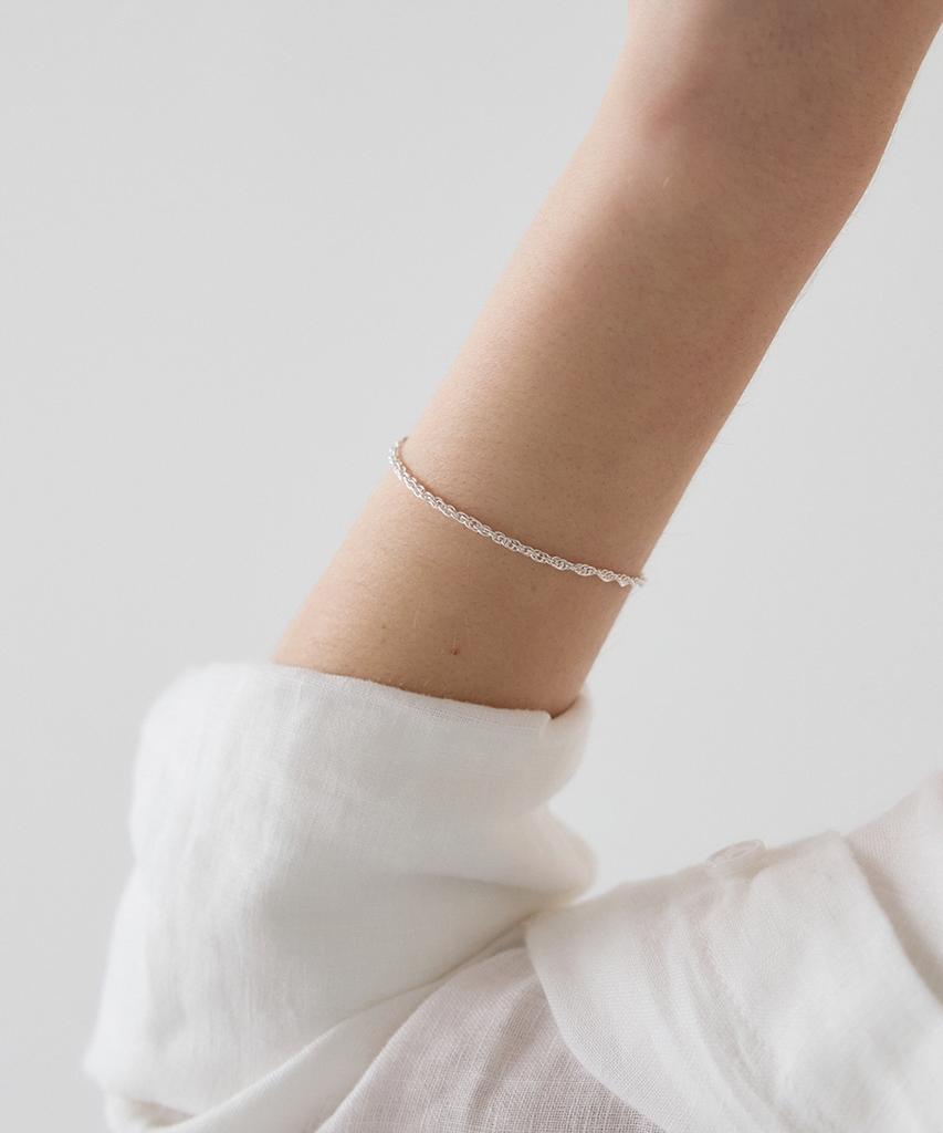 Aphrose Glim Essential Chain Bracelet