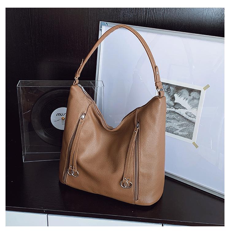 2025 Winter Retro Fashion Large Capacity Women's Crossbody Handbag