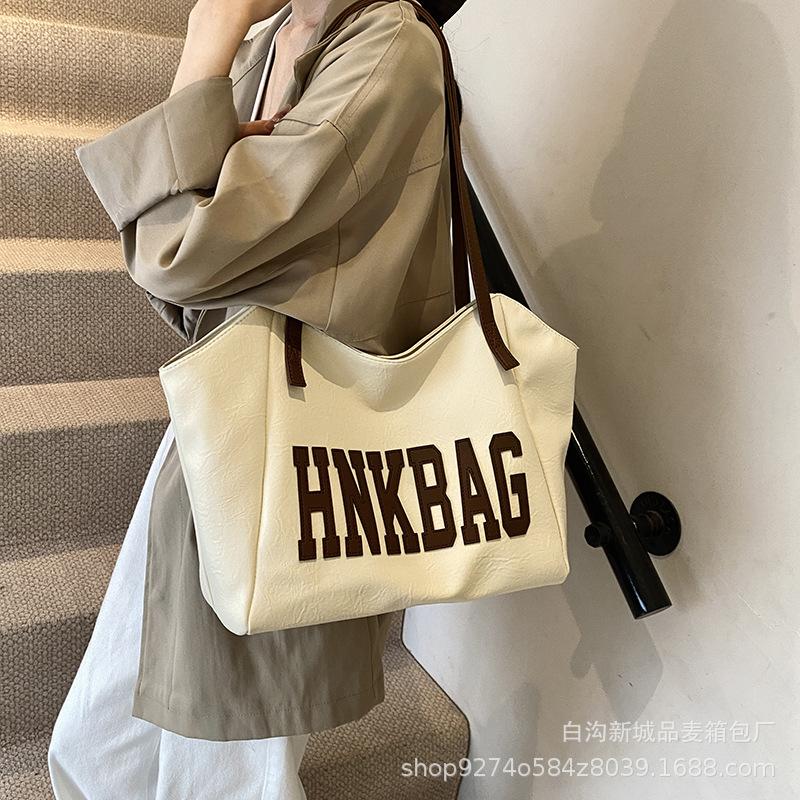 

Premium texture fashionable versatile big bag women s 2025 new trendy temperament shoulder bag large capacity commuter tote bag белый