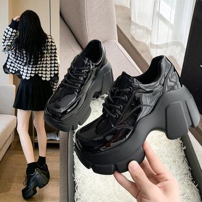 Mode Platå Kilklack Sneakers Chunky Skor PU Läder Kvinnor Svarta Skor 2025 Vår Höst Promenadskor Mode Kvinnor Tennisskor